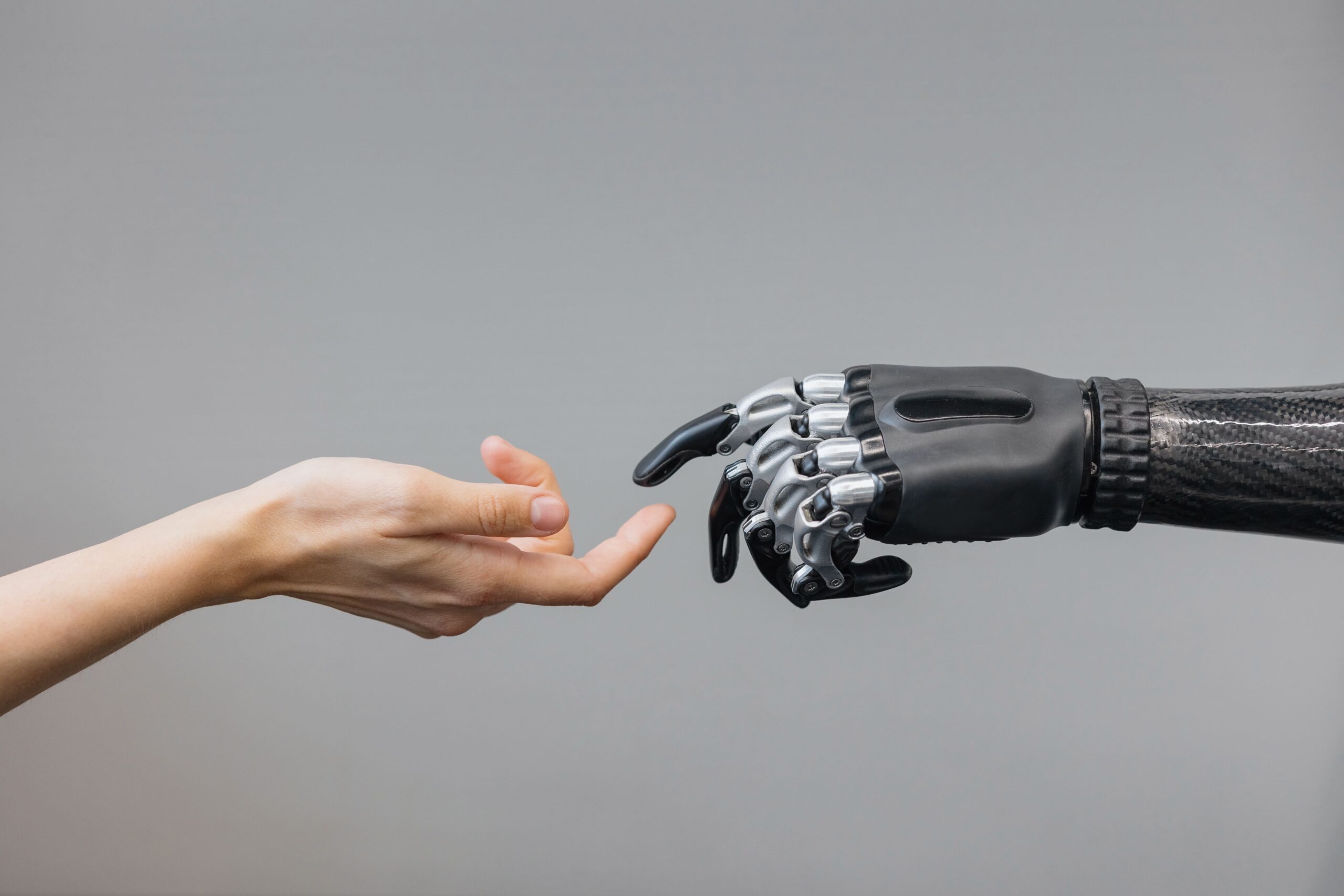 uomo e robot che si toccano. gemini e ai generative